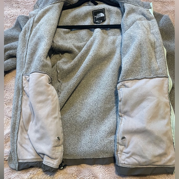 Women’s Gray North Face Denali Fleece Zip-up jacket - Picture 4 of 6